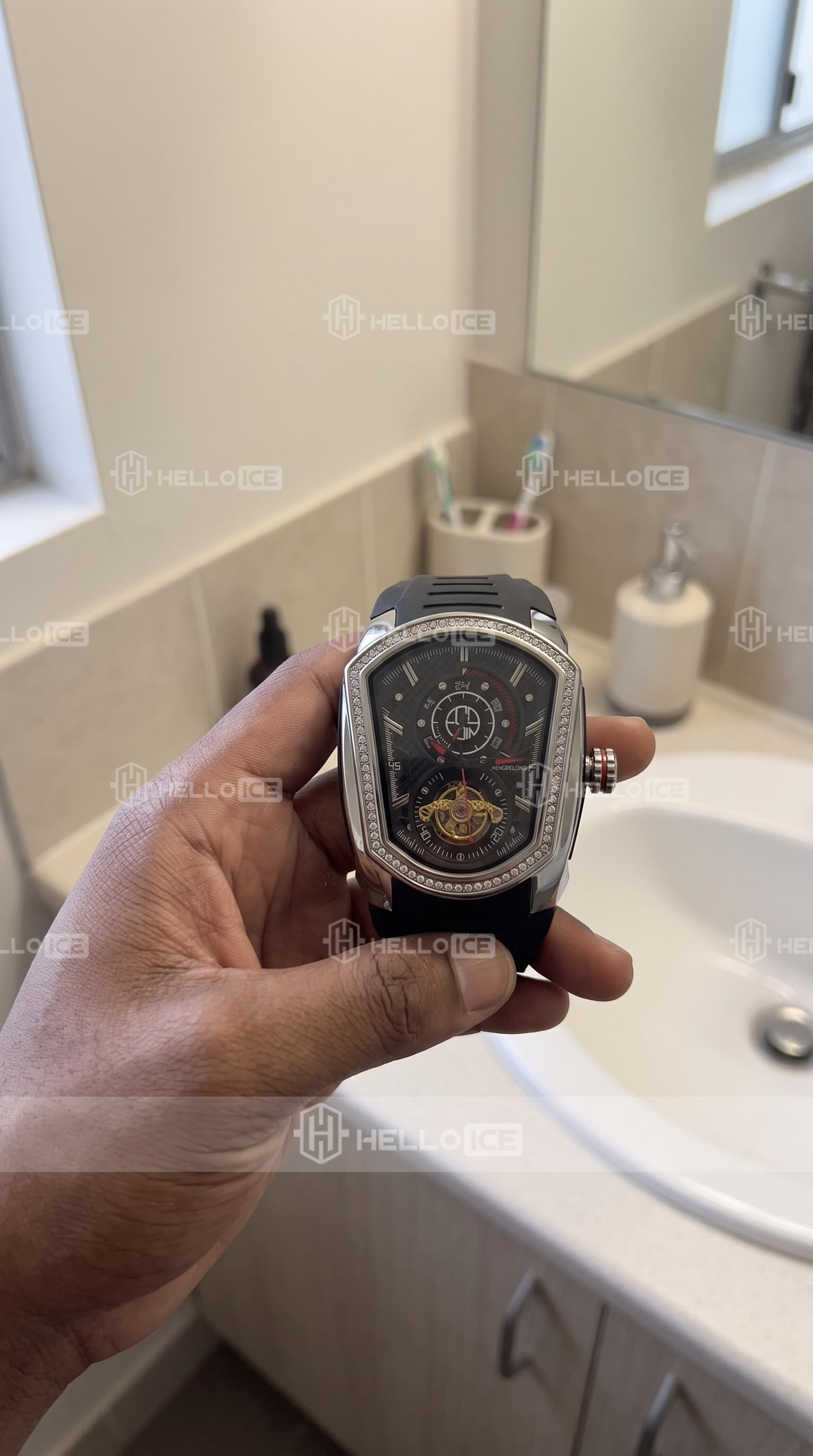 Helloice Review Image