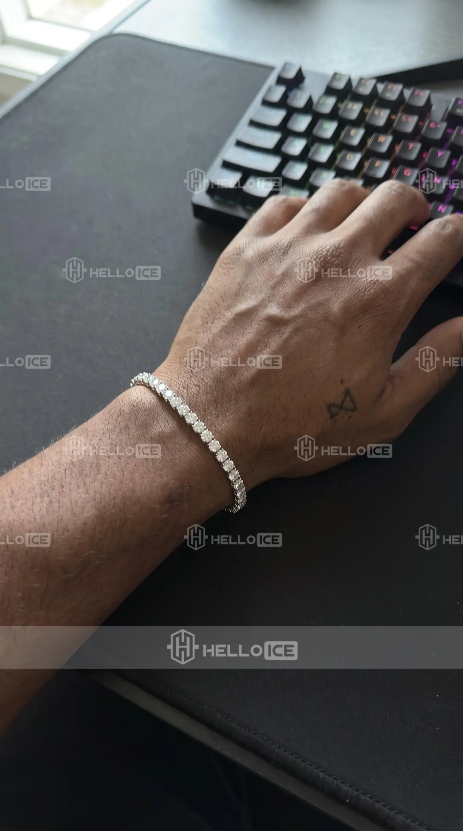 Helloice Review Image