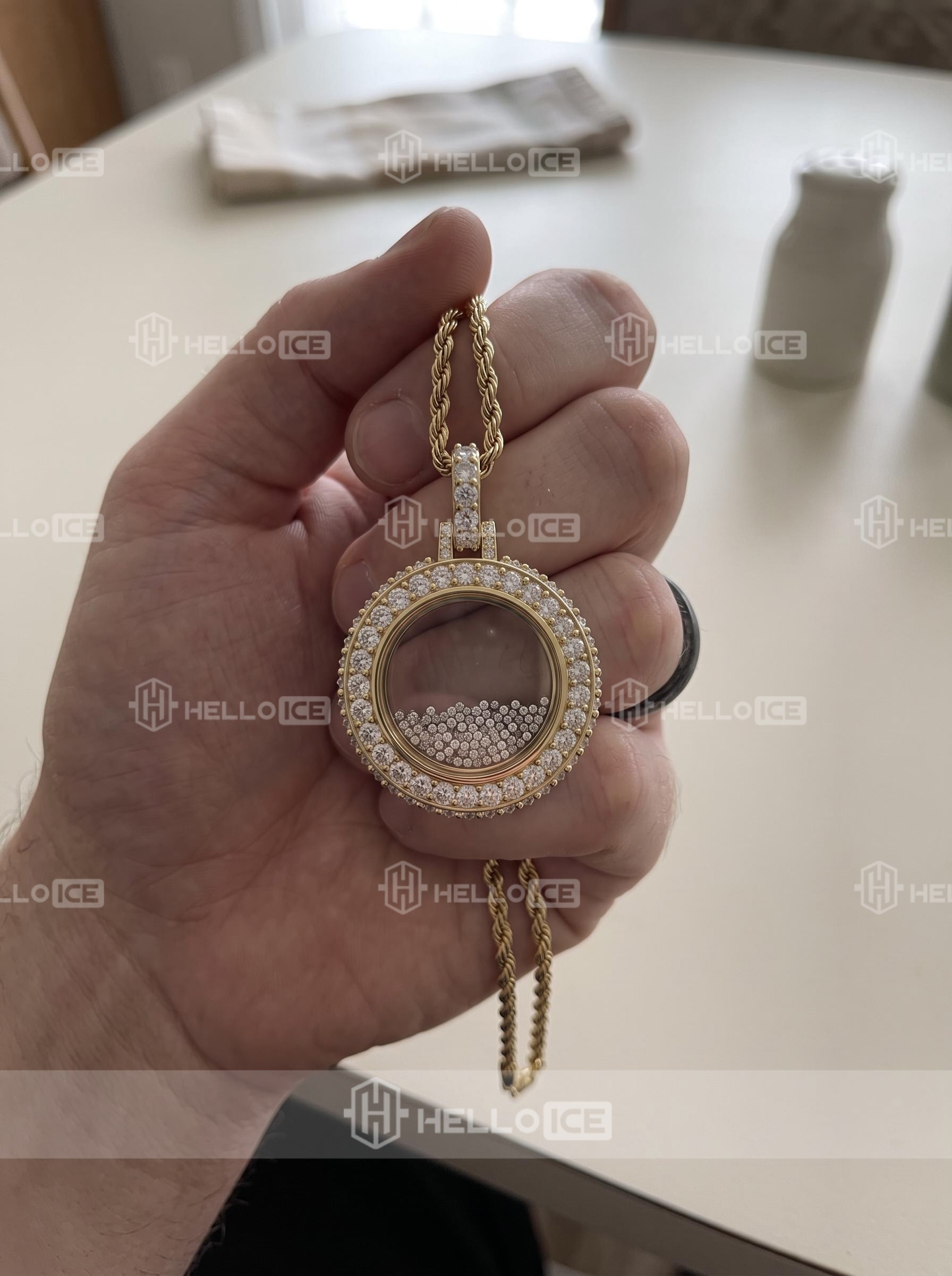 Helloice Review Image